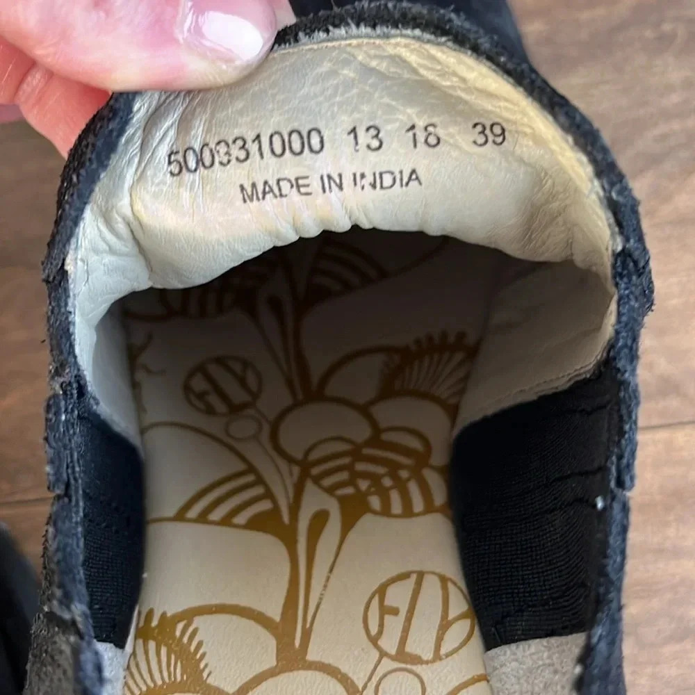 Fly London Black Suede Low-Ankle Slip-on Bootie Size 39 - Picture 9 of 11